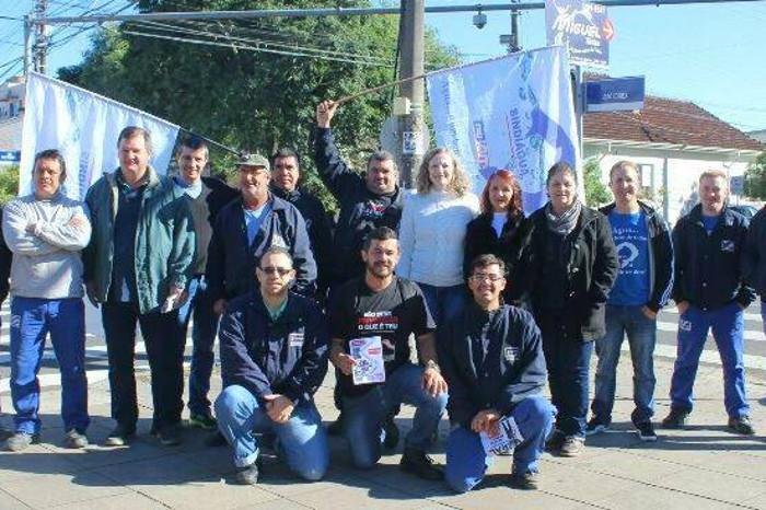 Mobiliza&ccedil;&atilde;o ocorre em protesto contra impasse relativo &agrave; negocia&ccedil;&atilde;o do diss&iacute;dio salarial