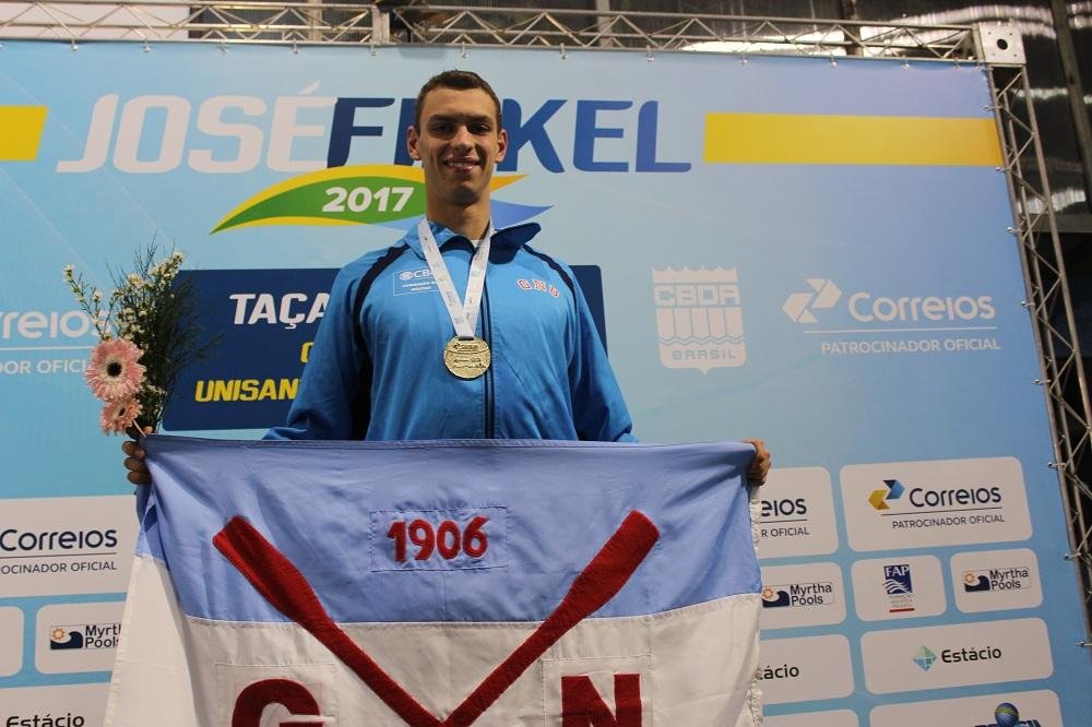 Fernando Scheffer &eacute; campe&atilde;o nos 200m livre e leva trof&eacute;u Jos&eacute; Finkel 