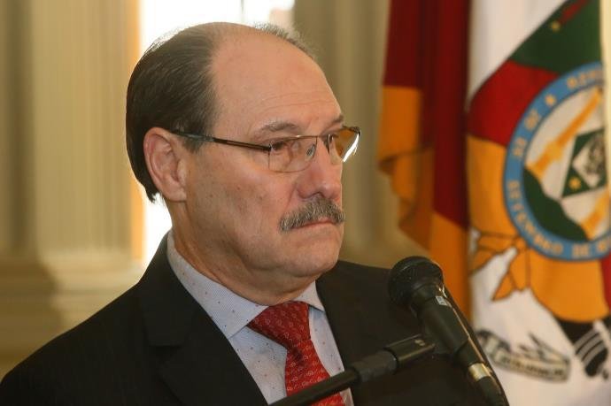 Sartori lamenta morte de Carlos Ara&uacute;jo