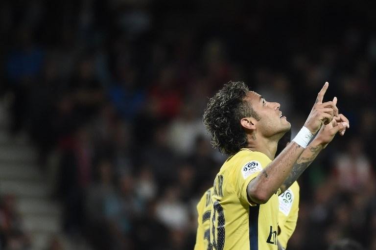 Neymar estrou com gol e assist&ecirc;ncia no PSG