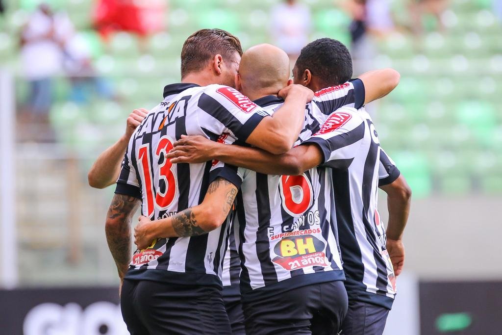 Rafael Moura e F&aacute;bio Santos marcaram os gols do Galo