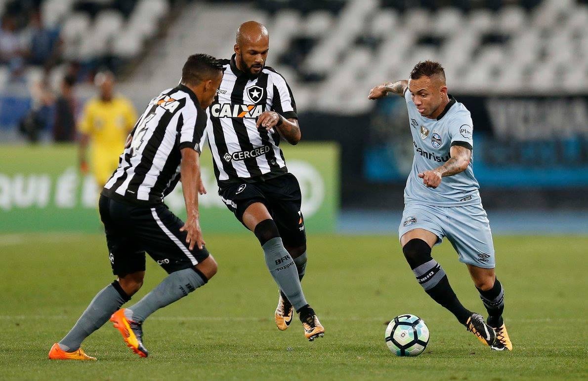Gr&ecirc;mio foi derrotado pelo Botafogo no Nilton Santos