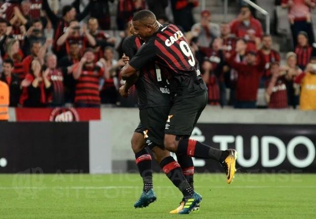 Em ascens&atilde;o na tabela de classifica&ccedil;&atilde;o, time rubro-negro goleou o Bahia por 4 a 1