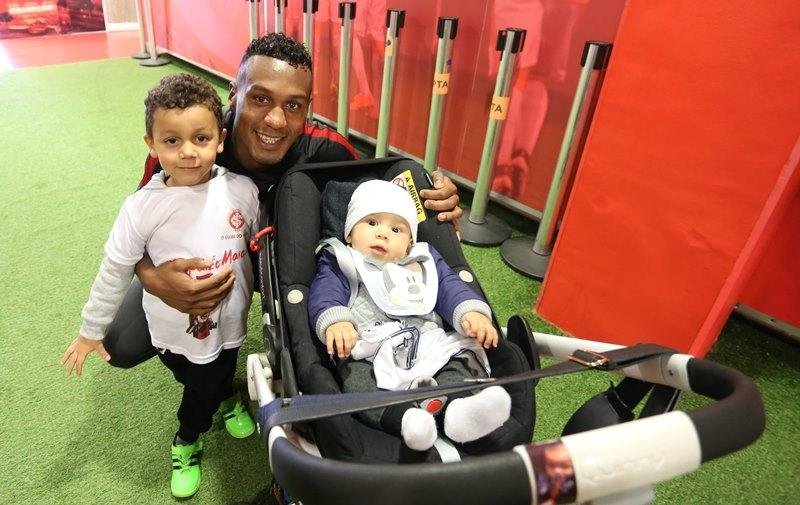 Jogador do Inter admitiu que evitava fam&iacute;lia no est&aacute;dio para n&atilde;o dar "ideia ruim" do futebol