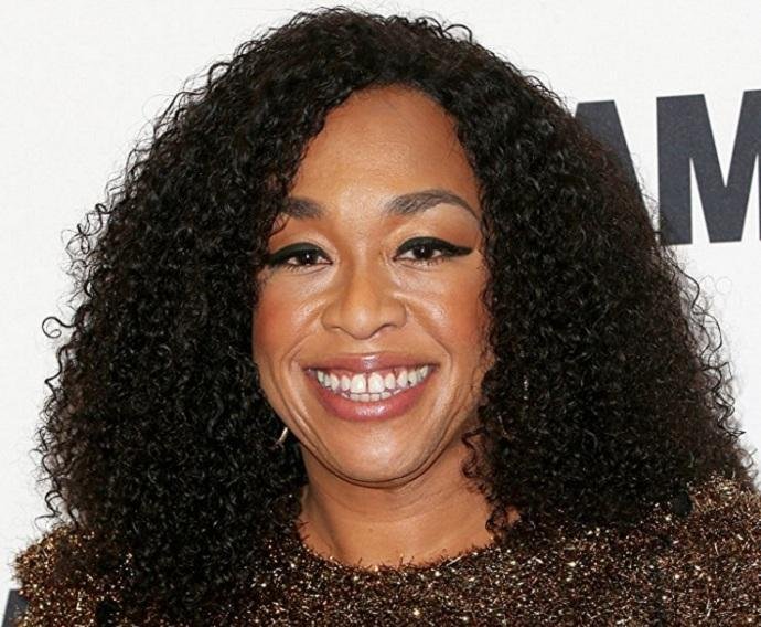 Shonda Rhimes &eacute; criadora dos sucessos "Grey&acute;s Anatomy", "Scandal" e "How to Get Away with Murder"