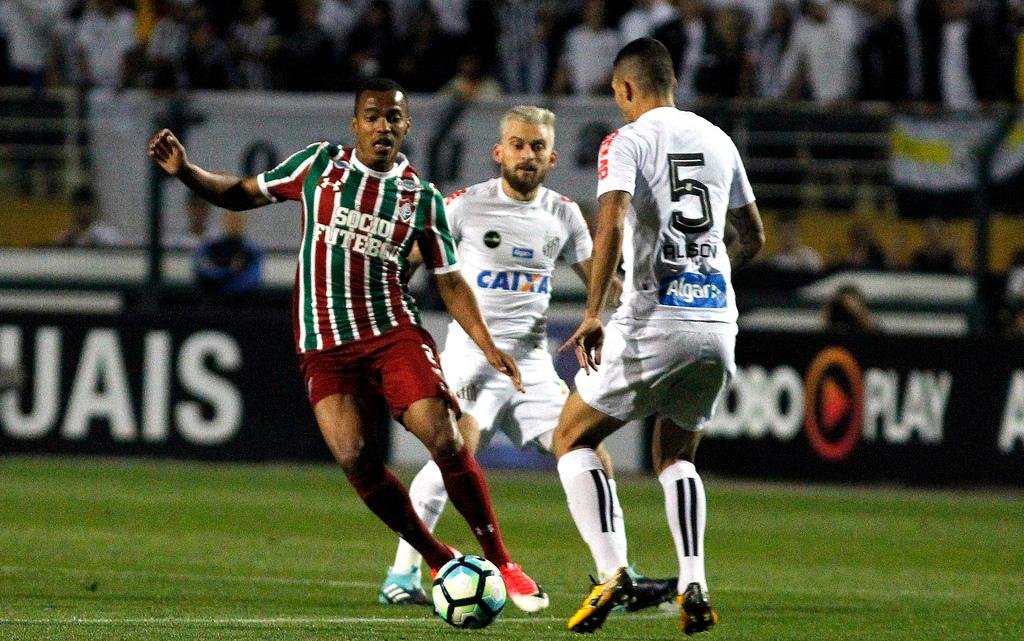 Jogo ficou marcado pelo abra&ccedil;o coletivo de santistas em Abel Braga 