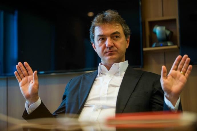 Presidente afirmou estar "seguro e tranquilo" sobre investiga&ccedil;&otilde;es ligadas &agrave; empresa e a seus executivos