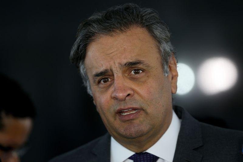 A&eacute;cio Neves falou com a imprensa ap&oacute;s audi&ecirc;ncia com o presidente Michel Temer no Pal&aacute;cio do Planalto