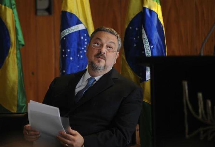 TRF4 mant&eacute;m pris&atilde;o preventiva de Antonio Palocci