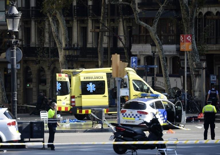 Van atropela v&aacute;rias pessoas em Barcelona e deixa v&aacute;rios feridos