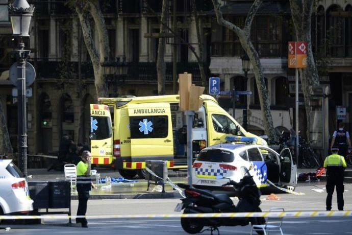 Um homem avan&ccedil;ou com uma van e atropelou v&aacute;rias pessoas na avenida Las Ramblas nesta quinta-feira