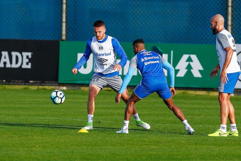 Bressan se diz tranquilo para substituir Geromel