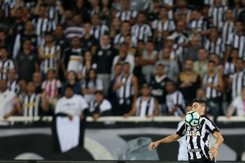 Torcedor ser&aacute; impedido de entrar no Engenh&atilde;o ap&oacute;s caso de racismo, diz Botafogo	