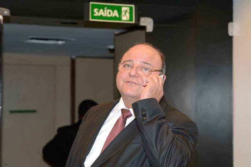 Ex-deputado C&acirc;ndido Vaccarezza &eacute; alvo de mandado de pris&atilde;o