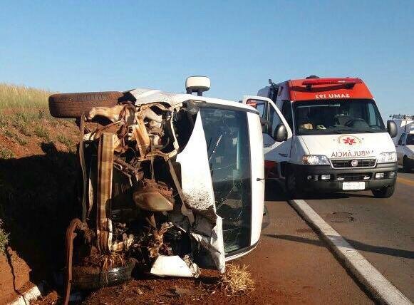 Carro se chocou contra roda que desprendeu de um caminh&atilde;o na BR 285