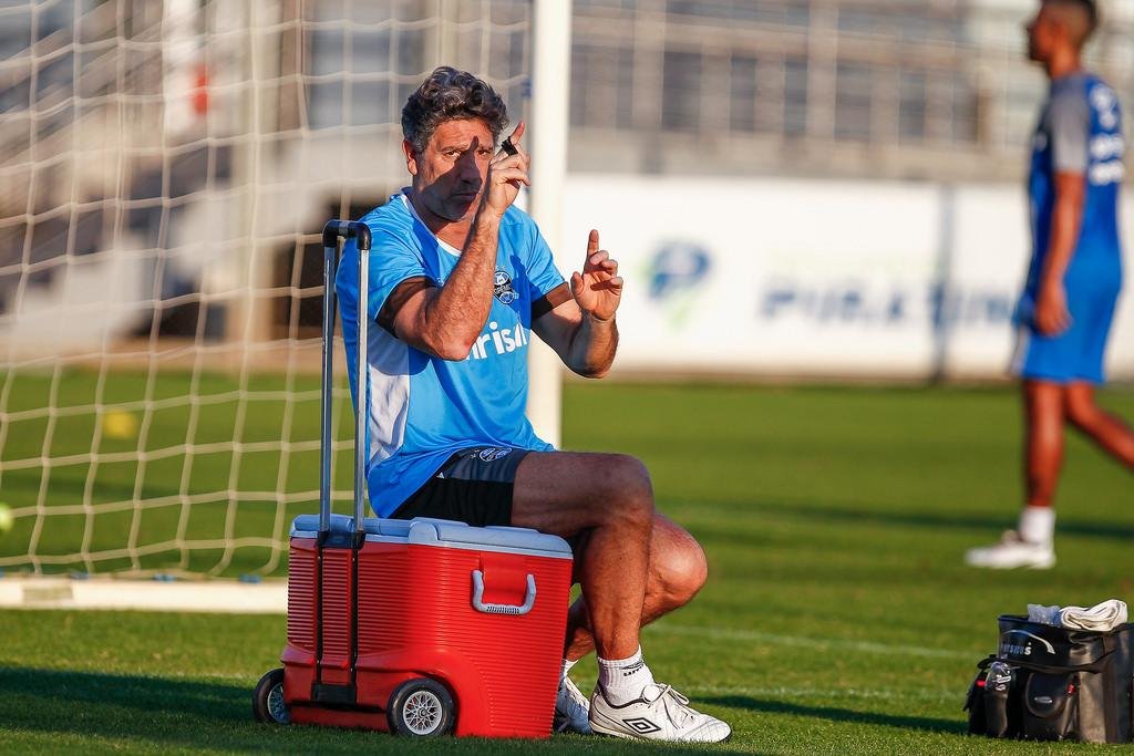Renato mostrou irrita&ccedil;&atilde;o ao falar sobre sa&iacute;da de Luan