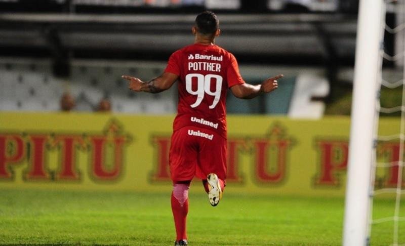 Pottker fez o terceiro gol do Inter na partida