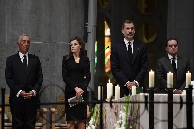 Rei Felipe e rainha Letizia participaram de homenagem em Barcelona