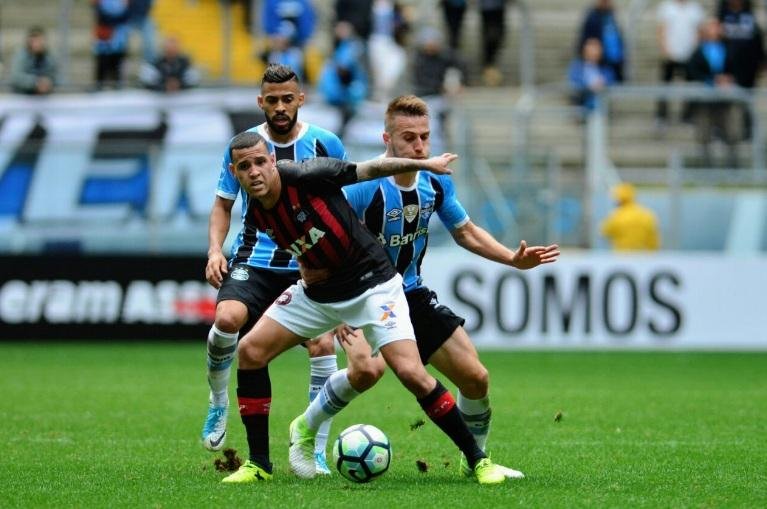 Jogadores do Gr&ecirc;mio lamentam resultado, mas exaltam ponto conquistado na Arena 