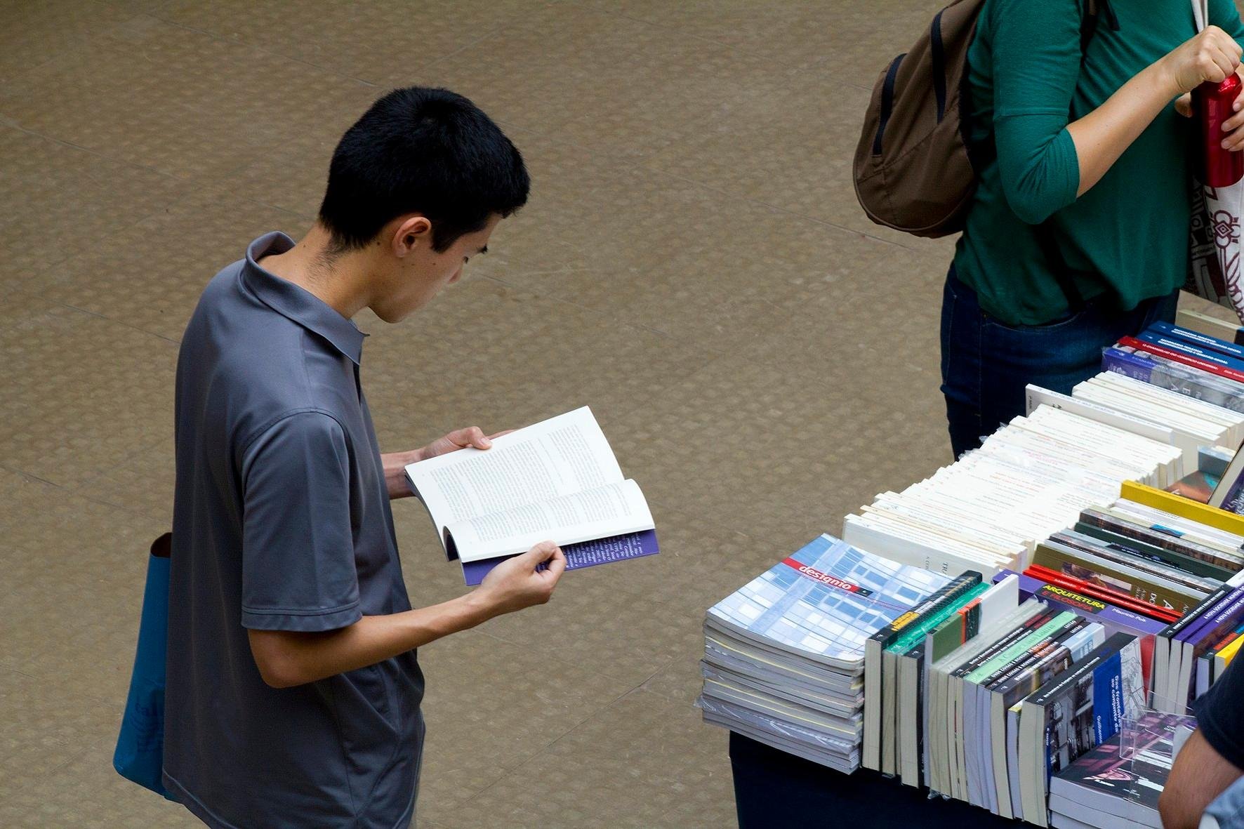 Escolas devem escolher at&eacute; duas op&ccedil;&otilde;es do material pr&eacute; selecionado