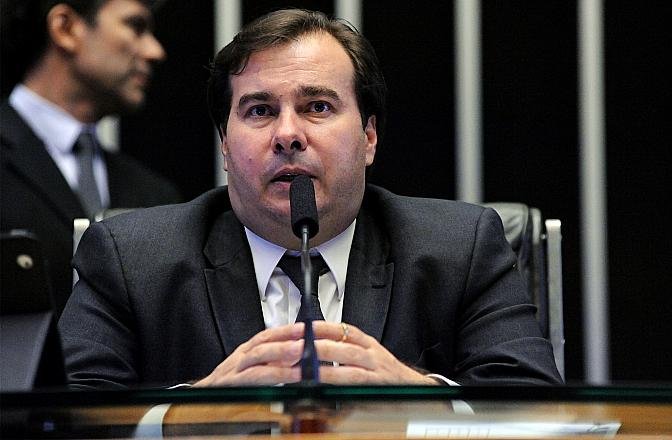 Maia quer esquecer processo de impeachment de Temer e focar na reforma pol&iacute;tica