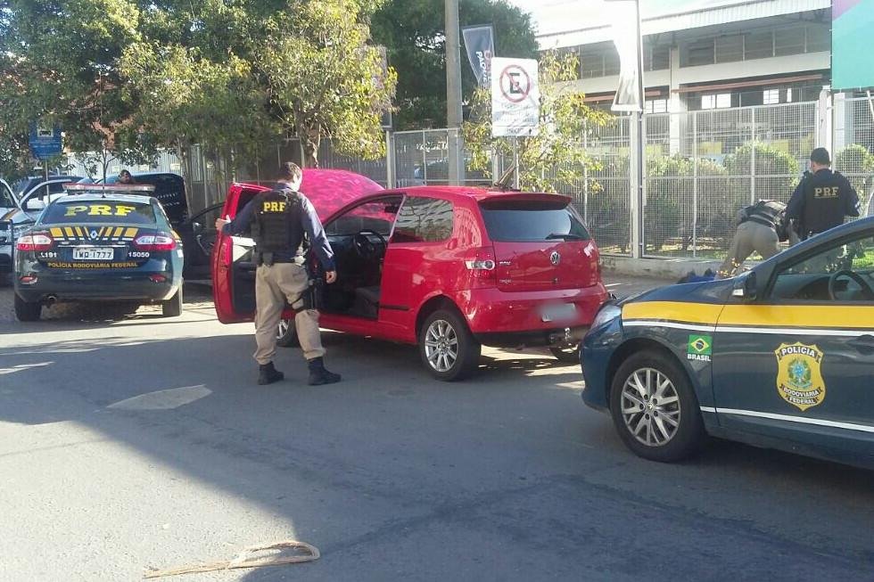 Grupo estava a bordo de VW Fox com chaves de outros ve&iacute;culos e R$ 8 mil em dinheiro