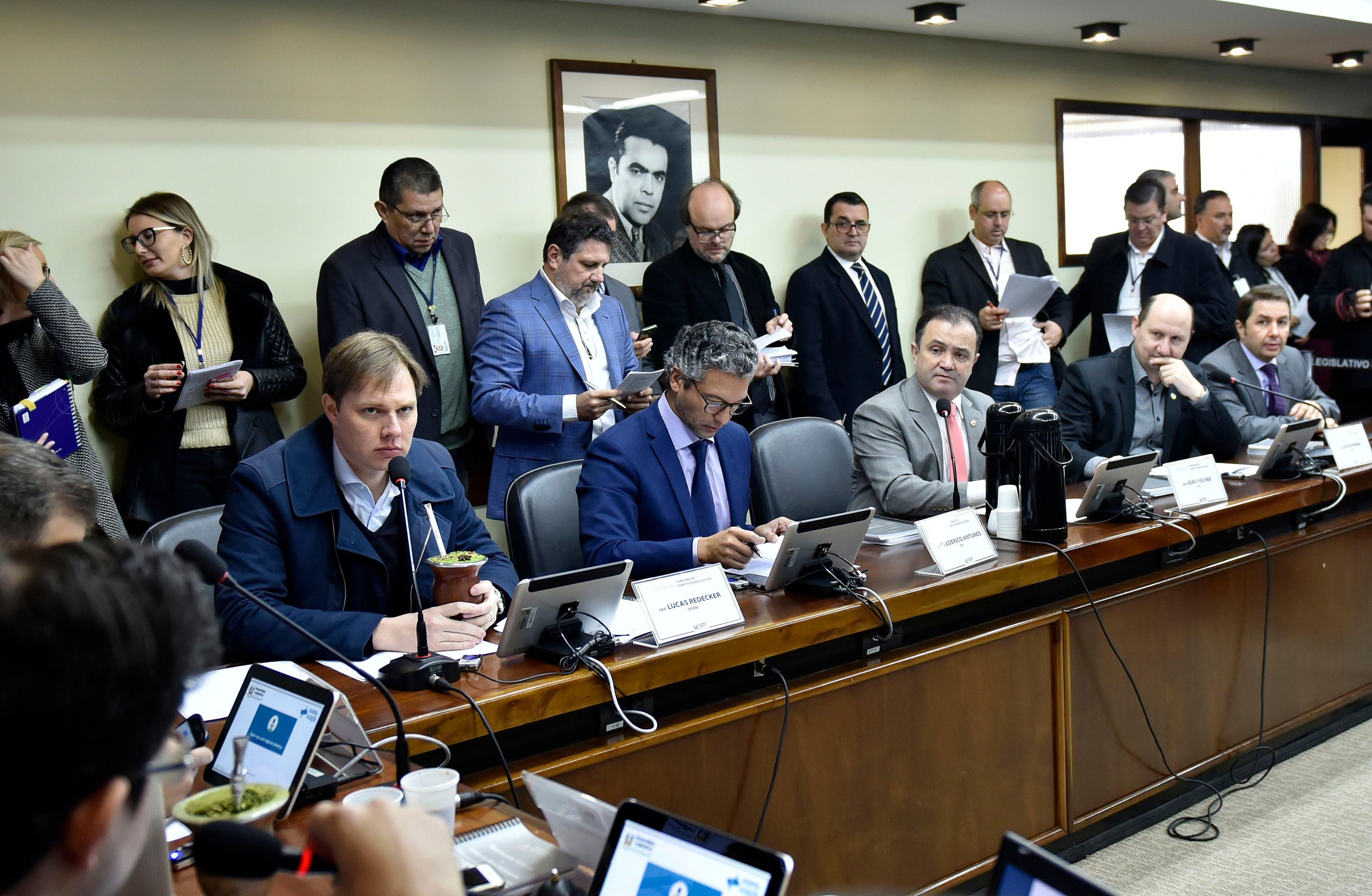 Autoriza&ccedil;&atilde;o para plebiscito das privatiza&ccedil;&otilde;es tranca na CCJ da Assembleia