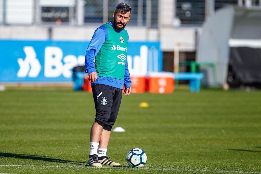 Douglas ainda precisa emagrecer para voltar a jogar