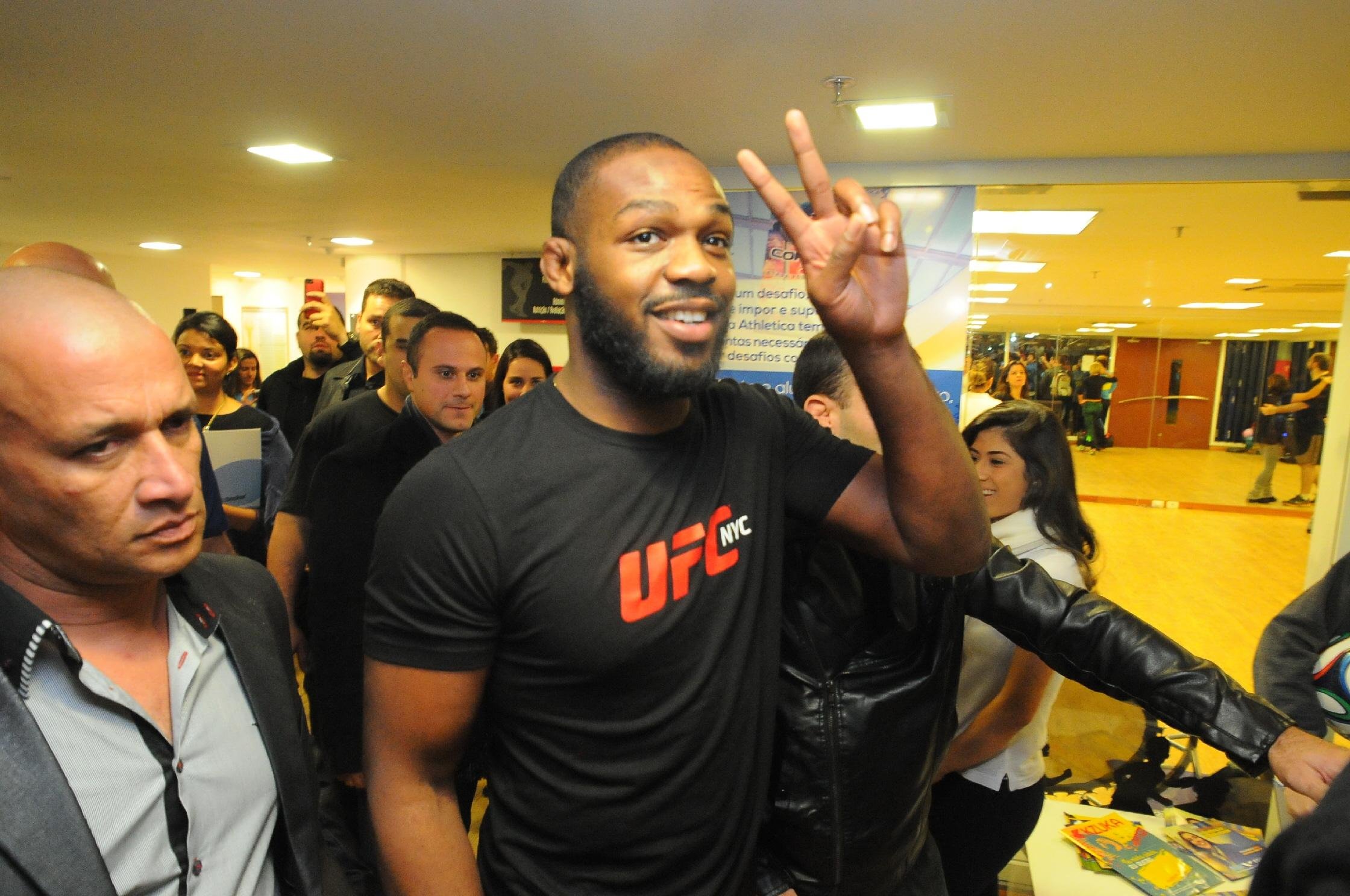 Amostra do lutador deu positivo para esteroides antes de sua luta contra Daniel Cormier, que venceu por nocaute