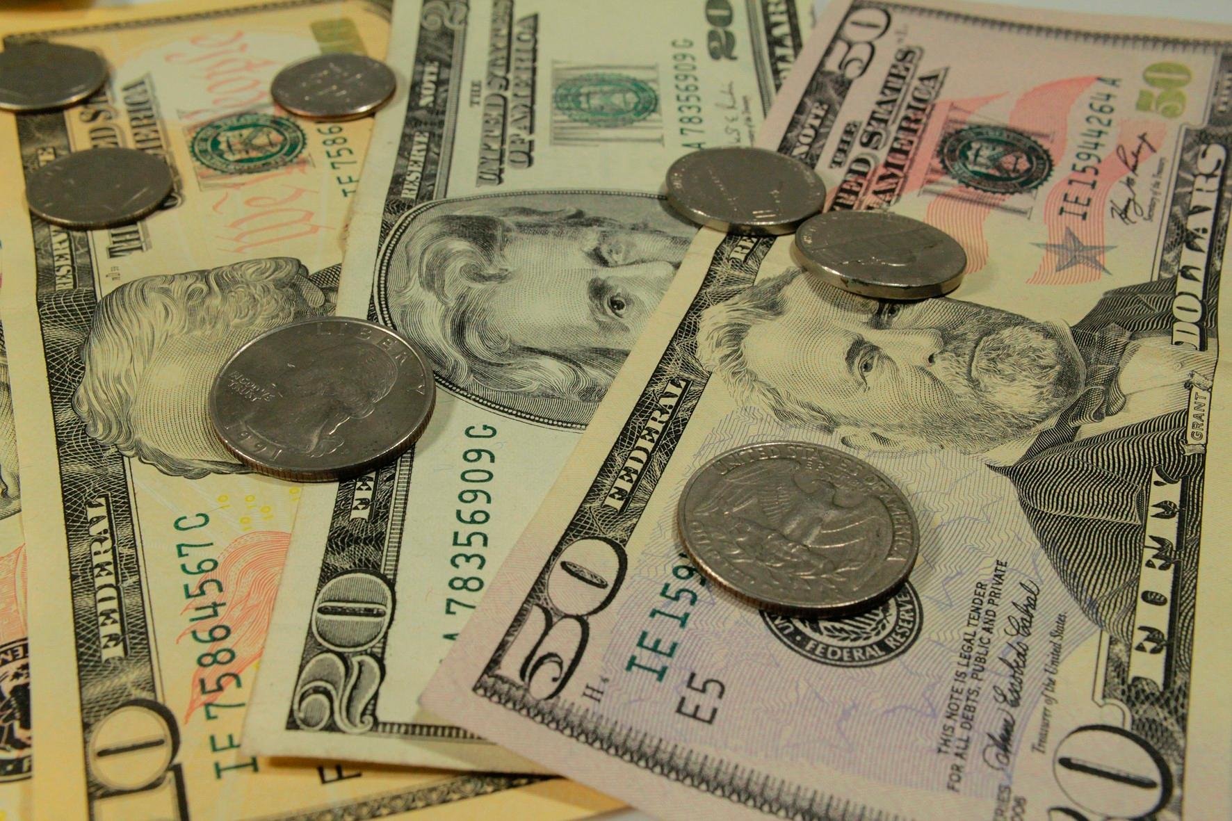 Propostas de privatiza&ccedil;&otilde;es e aprova&ccedil;&atilde;o da TLP levam d&oacute;lar a cair para R$ 3,13