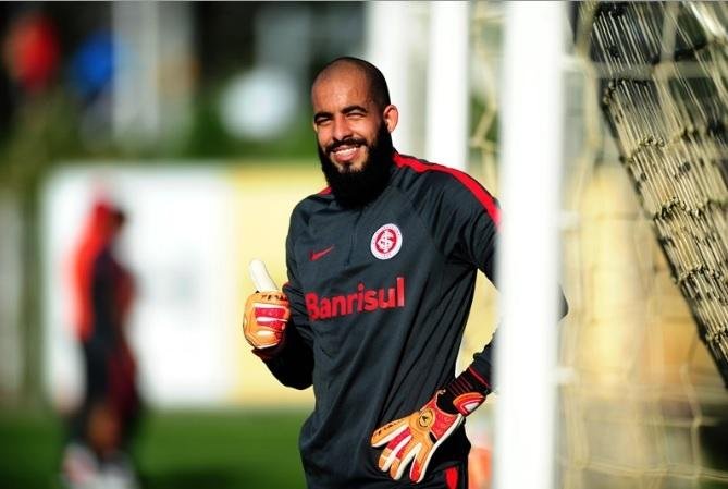 Danilo Fernandes pregou cautela com chance de lideran&ccedil;a na S&eacute;rie B