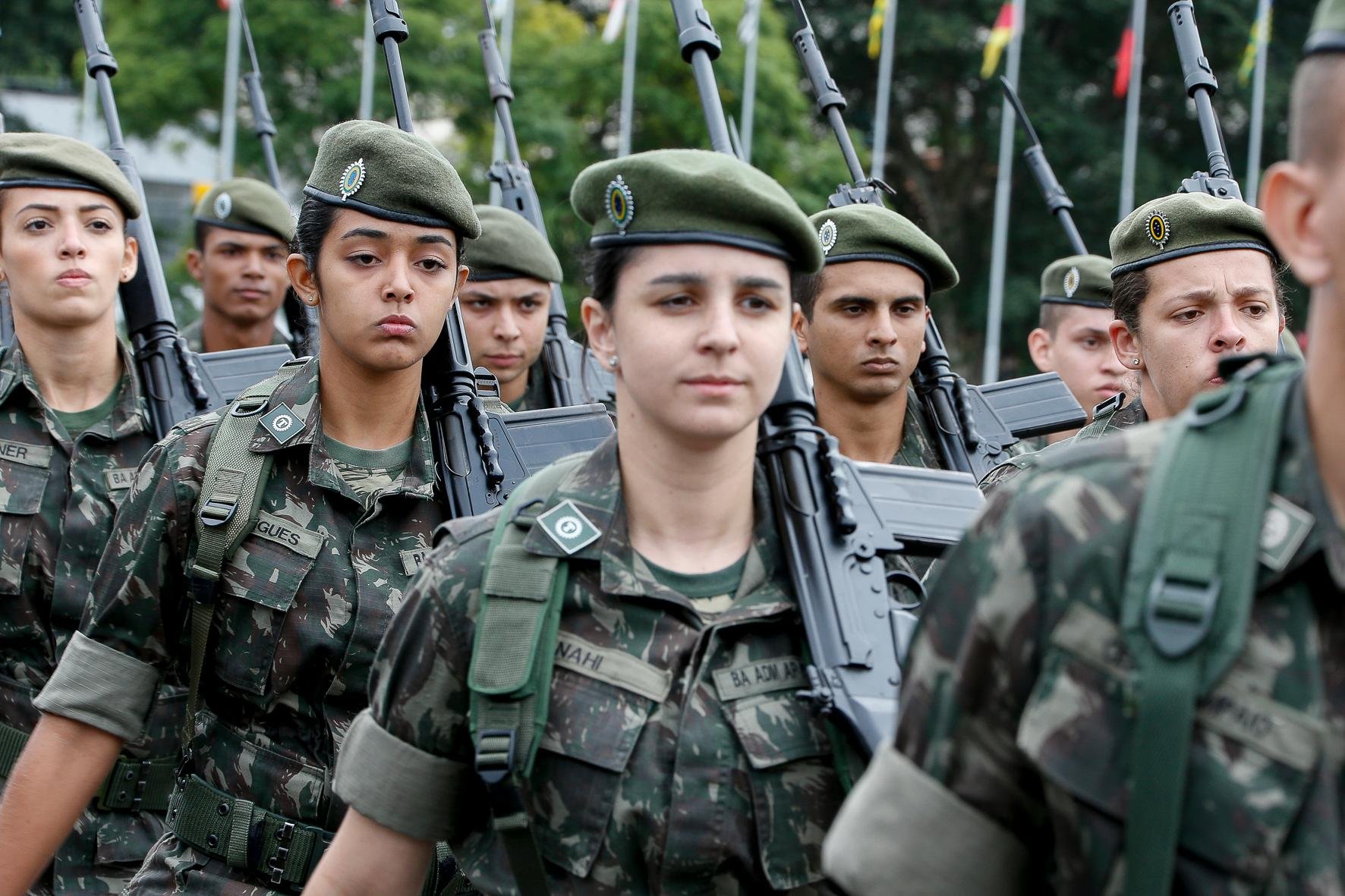  Aeron&aacute;utica e Marinha j&aacute; formam mulheres oficiais, respectivamente, desde 1996 e 2014
