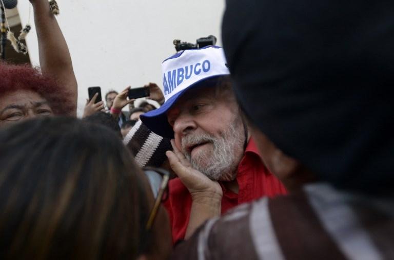 N&atilde;o fa&ccedil;am dos meus problemas um problema de voc&ecirc;s, diz Lula a militantes