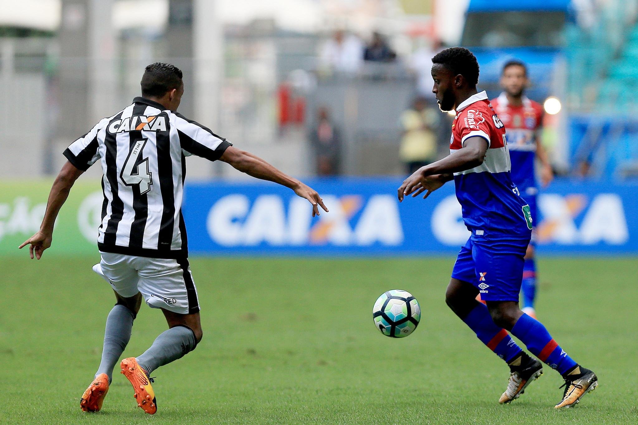 Vit&oacute;ria por 2 a 1 contou com ambos os gols de cabe&ccedil;a do clube carioca