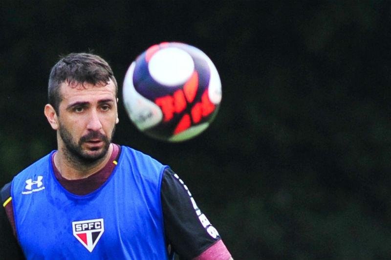 M&eacute;dico do S&atilde;o Paulo descarta les&atilde;o ap&oacute;s exames de Pratto	