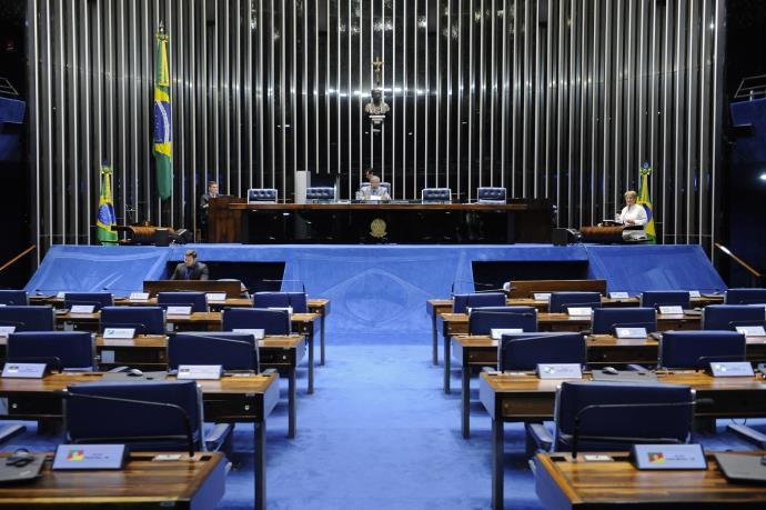 Senador Ronaldo Caiado (DEM-GO) prop&ocirc;s fundo menor do que o sugerido inicialmente pelos deputados