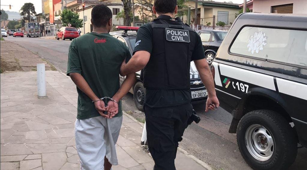 Pol&iacute;cia prende tr&ecirc;s em opera&ccedil;&atilde;o contra roubos nos &ocirc;nibus de Porto Alegre