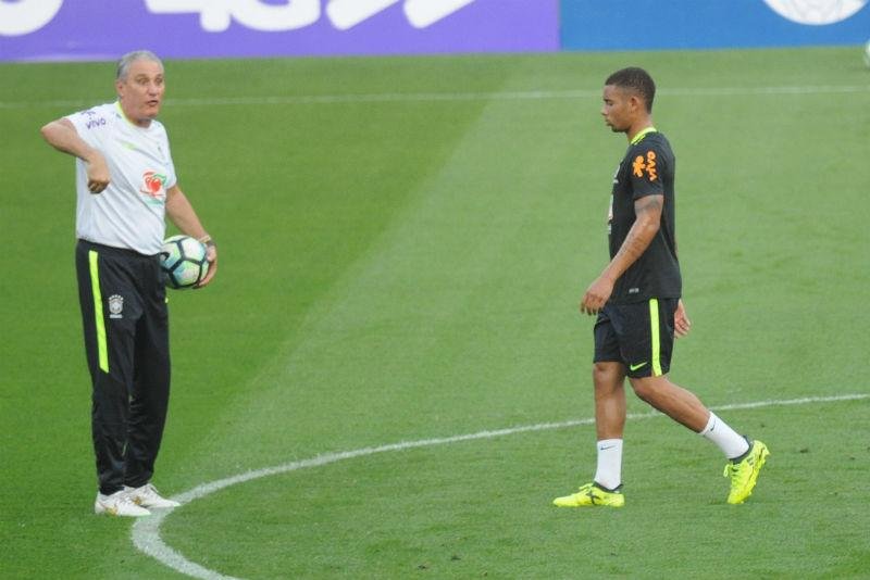 Tite pode repetir time titular contra Equador 