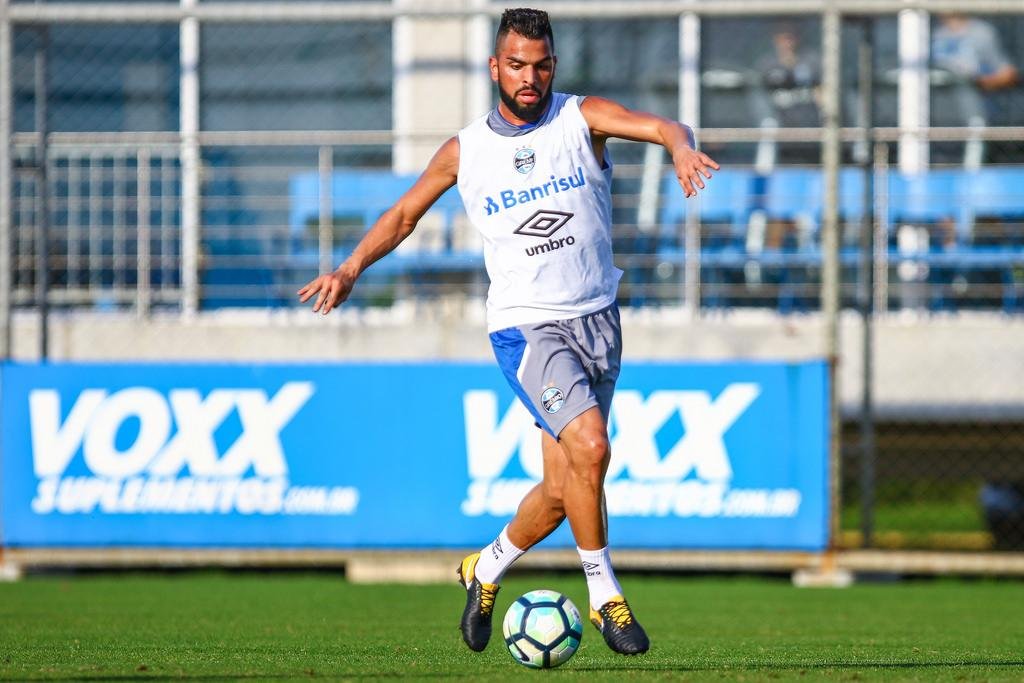 Maicon passar&aacute; por cirurgia e s&oacute; retorna na pr&eacute;-temporada 2018