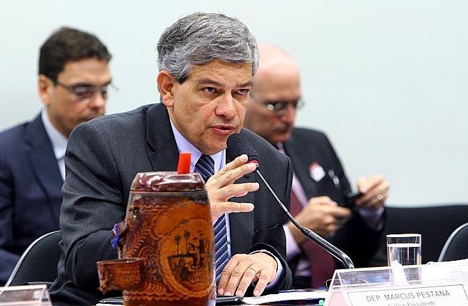 Pestana diz que reforma pol&iacute;tica corre risco de morrer na praia