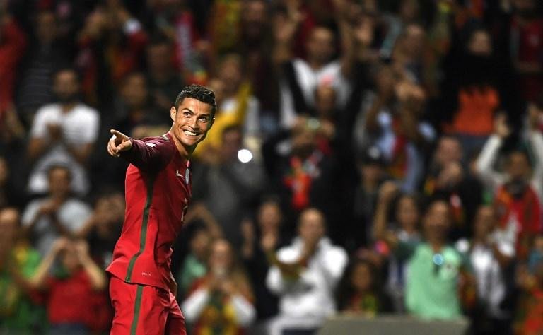 Cristiano Ronaldo marcou tr&ecirc;s em goleada de Portugal