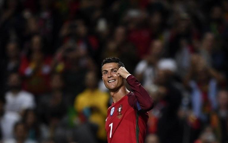 Pel&eacute; felicita Cristiano Ronaldo ap&oacute;s ser ultrapassado em n&uacute;mero de gols por sele&ccedil;&otilde;es