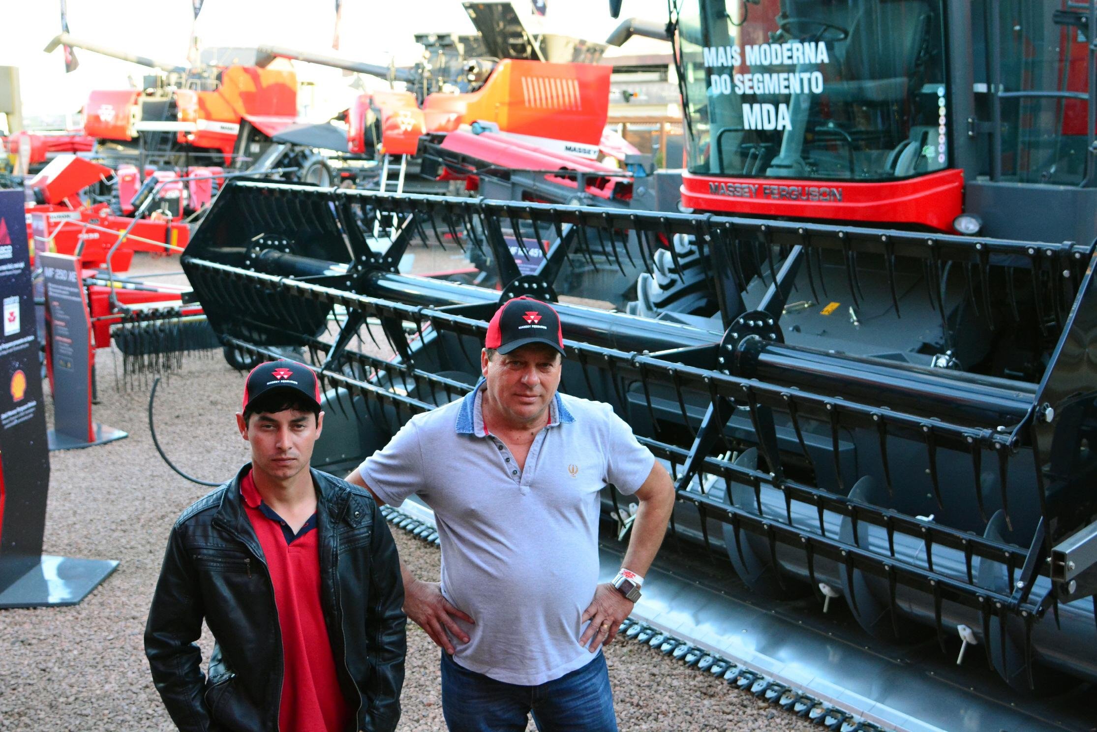 Florencio e Steckert apostaram em nova colheitadeira para a planta&ccedil;&atilde;o de arroz