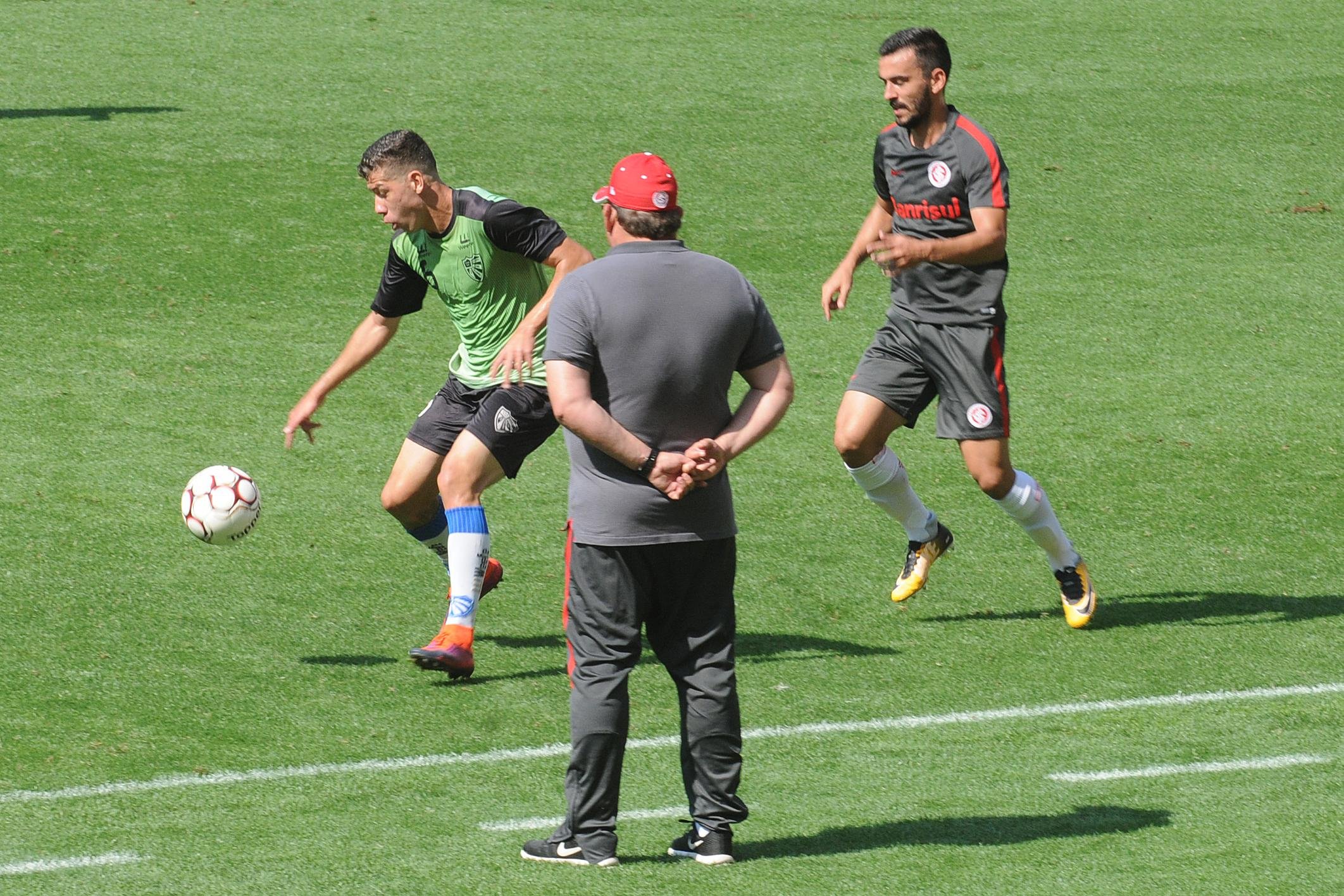 Guto Ferreira gostou do jogo-treino no Beira-Rio