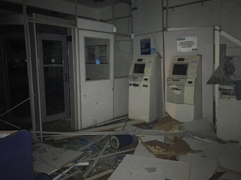Ag&ecirc;ncia ficou parcialmente destru&iacute;da