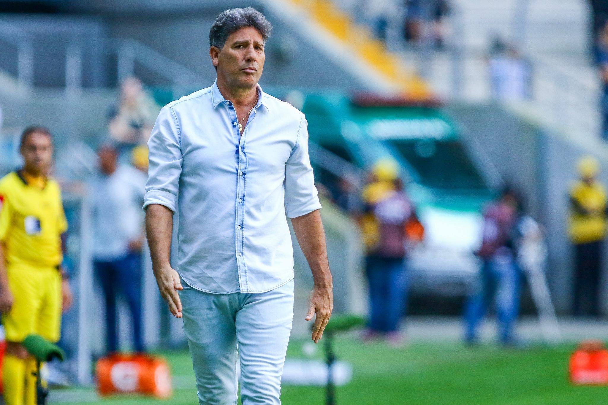 Renato v&ecirc; Gr&ecirc;mio bem em todos setores e exalta vit&oacute;ria contra time "carne de pesco&ccedil;o"