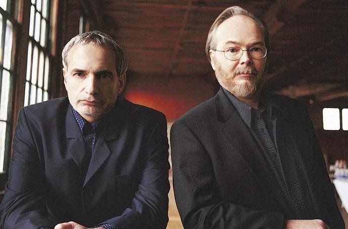 Walter Becker, de &oacute;culos, era guitarrista e baixista