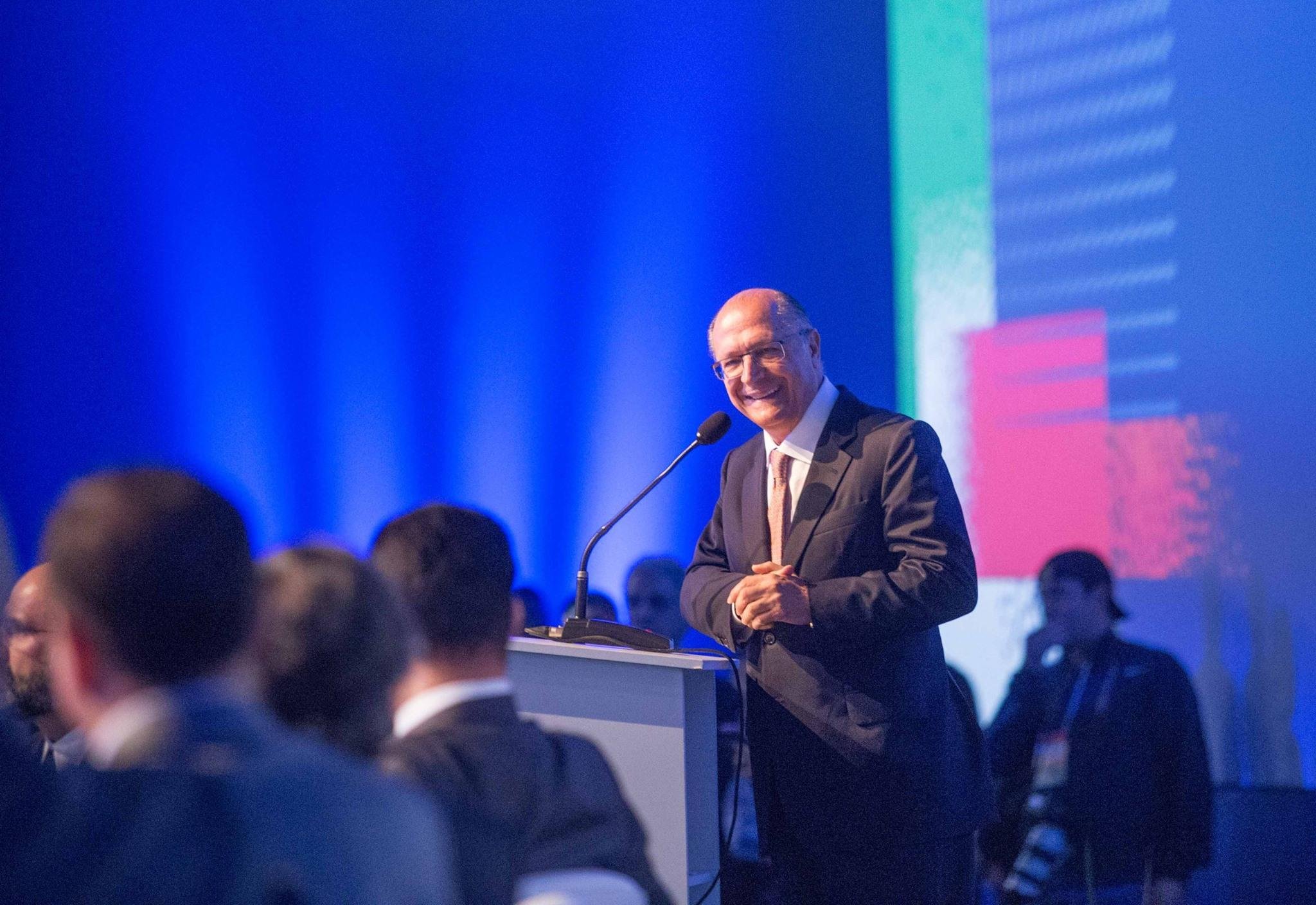 Alckmin descarta deixar o PSDB para concorrer &agrave; Presid&ecirc;ncia