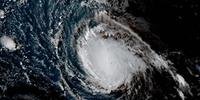 Na tarde desta segunda-feira o furacão soprava com ventos máximos sustentados de 215 km/hora