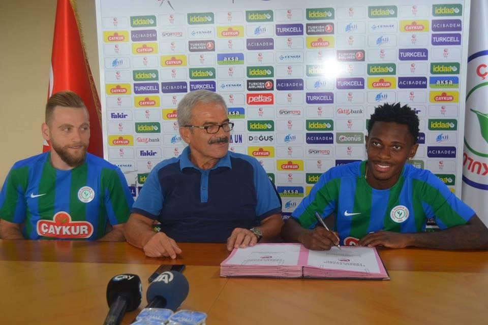 Lincoln foi apresentado no seu novo clube, o &Ccedil;aykur Rizespor